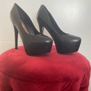 Steve Madden black heels size 8